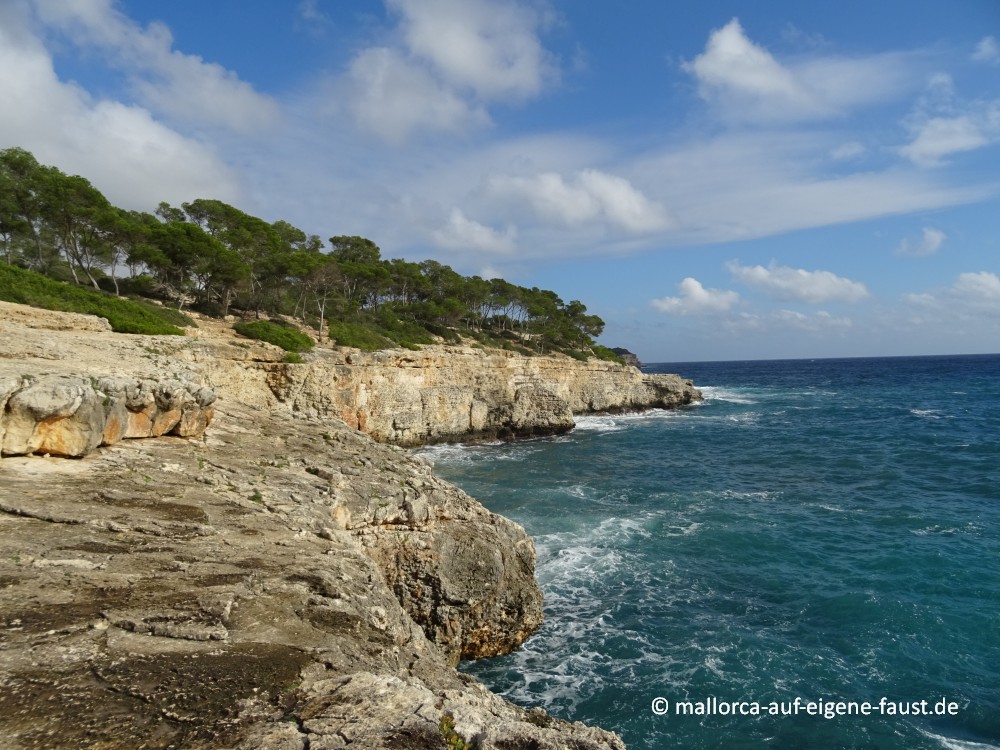 Wanderweg an der Küste des Naturparks Mondragó, Mallorca