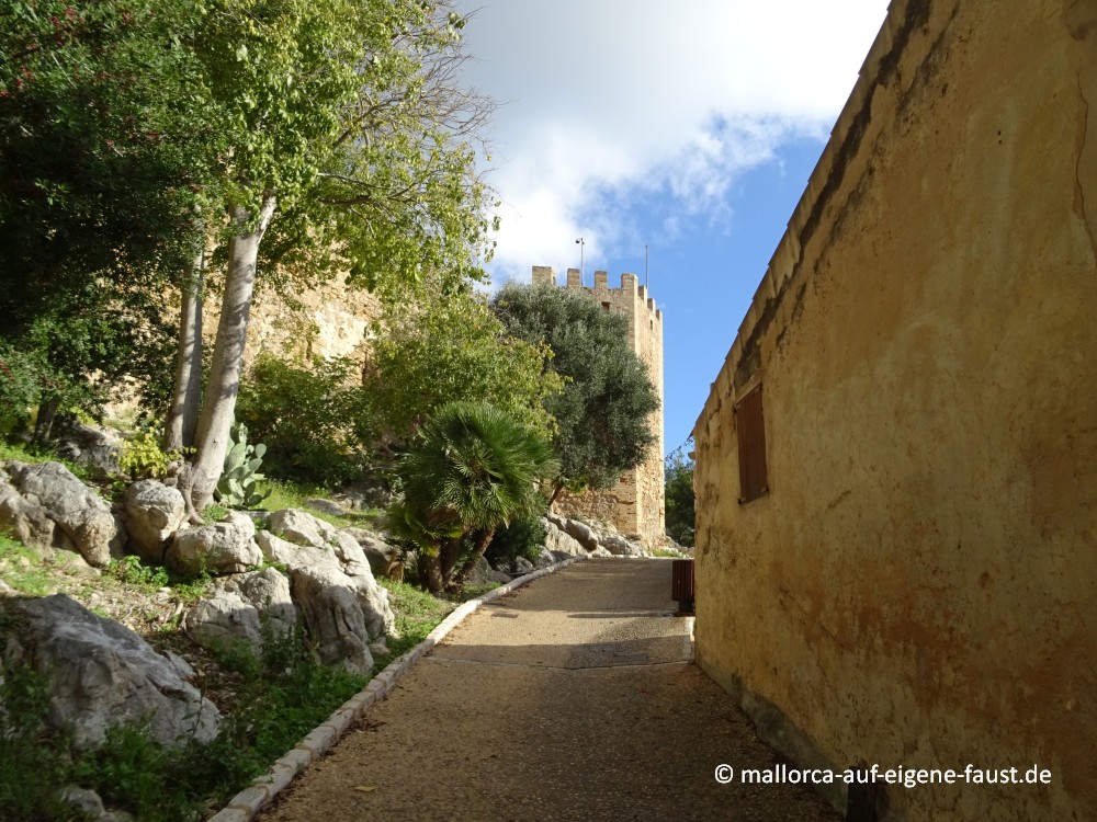 Anfahrt zum Castell de Capdepera, Mallorca