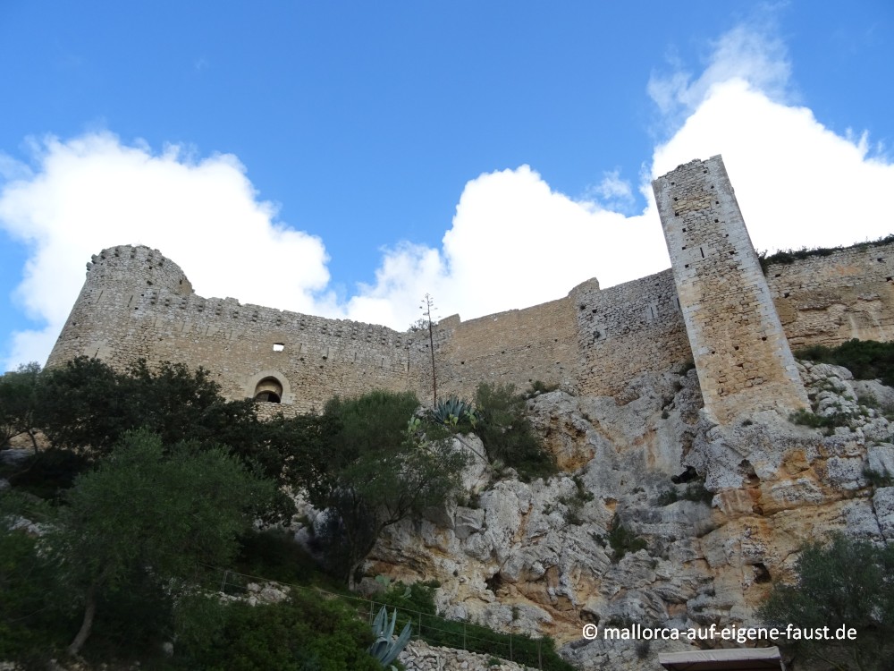 Felsenburg Castell de Santueri auf Mallorca