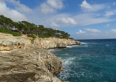 Wanderweg an der Küste des Naturparks Mondragó, Mallorca auf eigne Faust