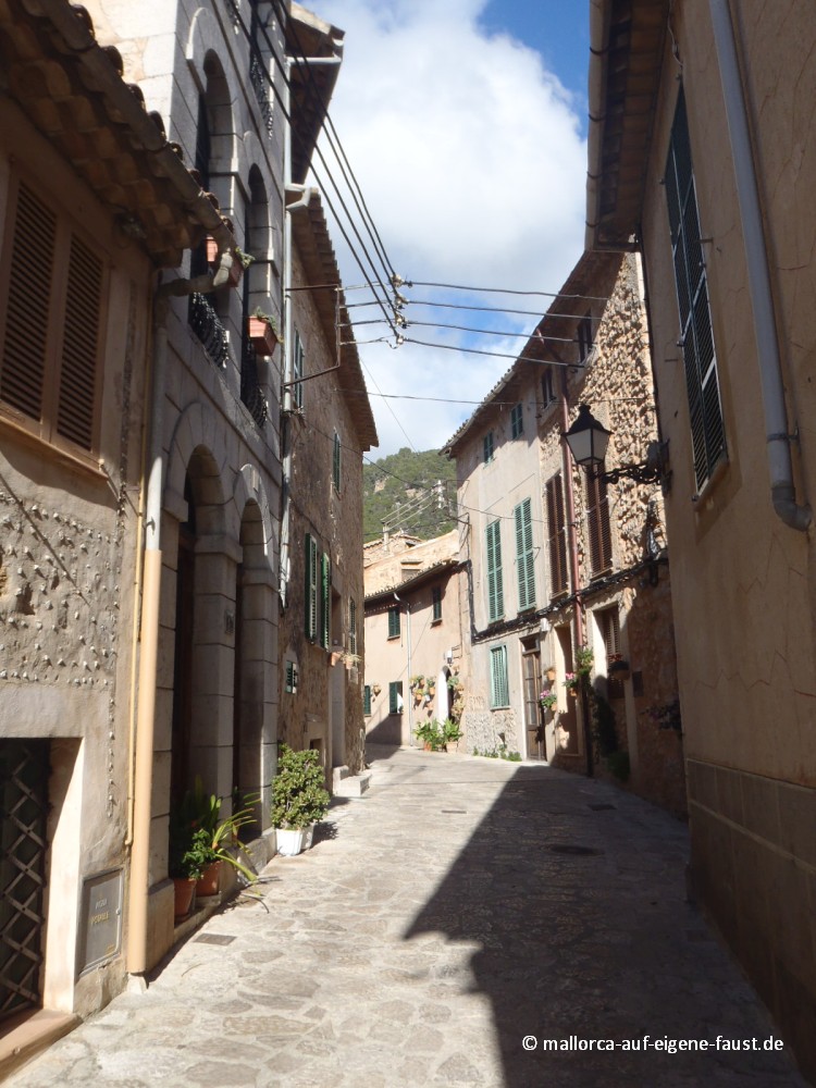 Altstadt Gasse in Valldemossa, Mallorca